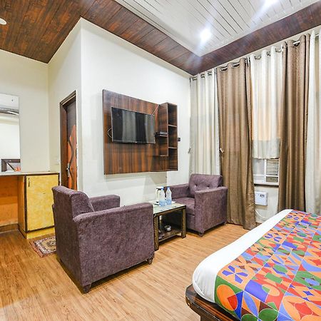 Fabhotel Royal Inn Chandīgarh Екстериор снимка