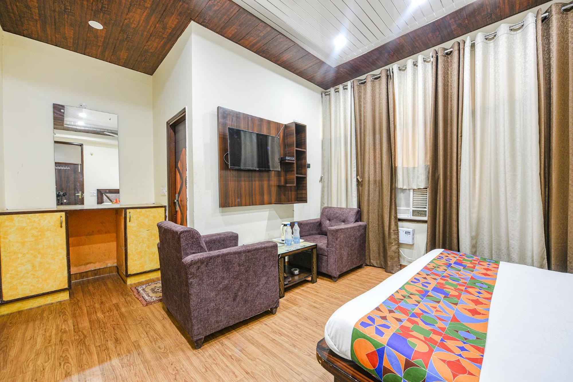 Fabhotel Royal Inn Chandīgarh Екстериор снимка