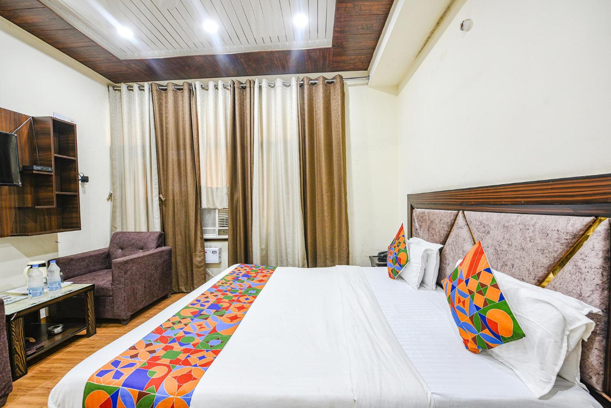Fabhotel Royal Inn Chandīgarh Екстериор снимка