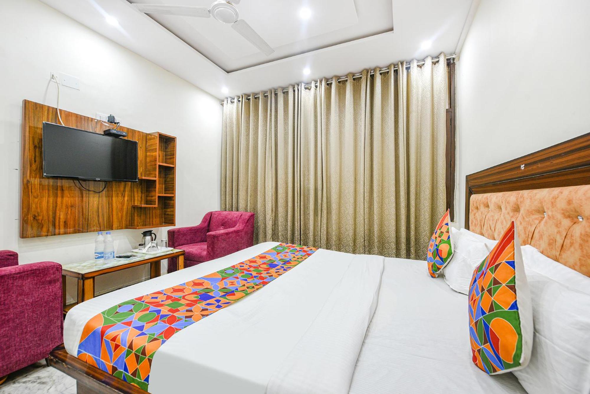 Fabhotel Royal Inn Chandīgarh Екстериор снимка